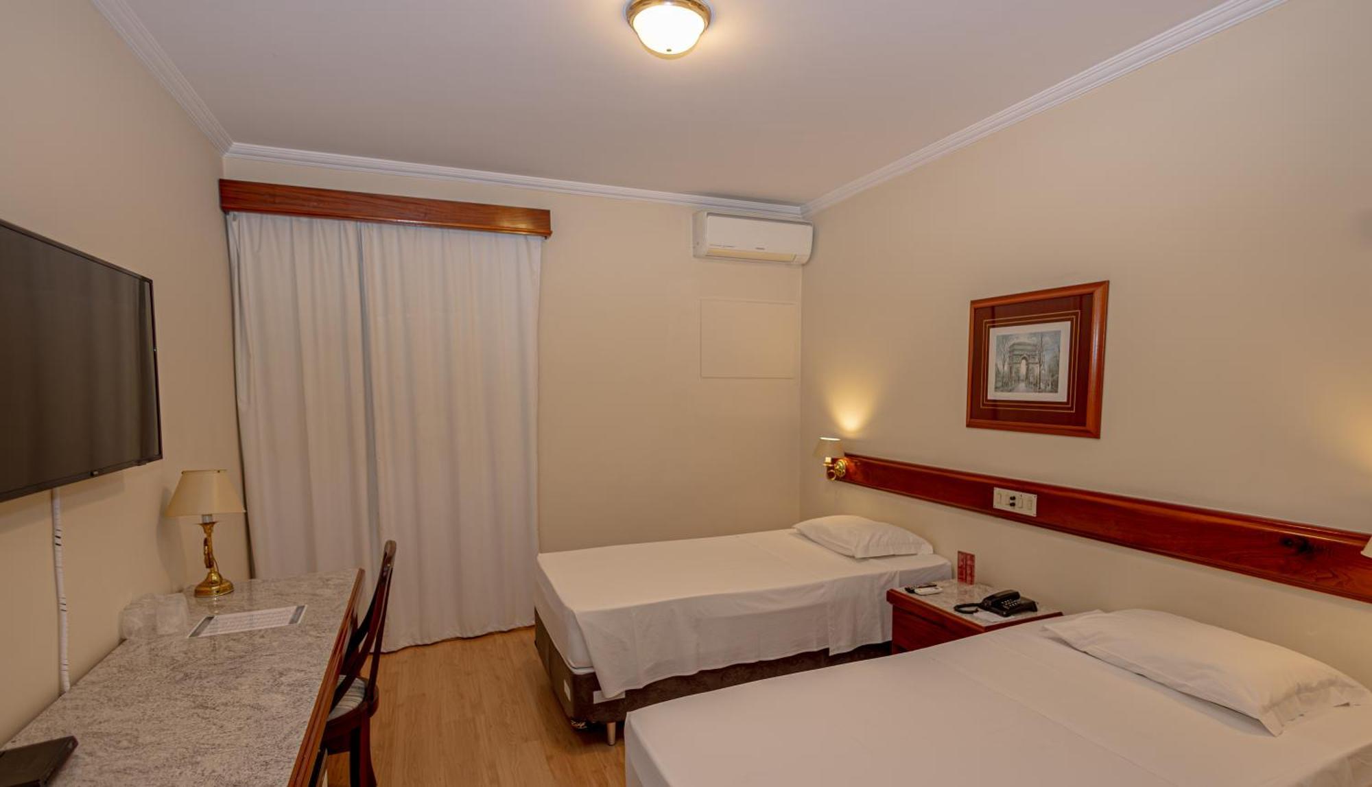 Lizon Curitiba Hotel Bagian luar foto