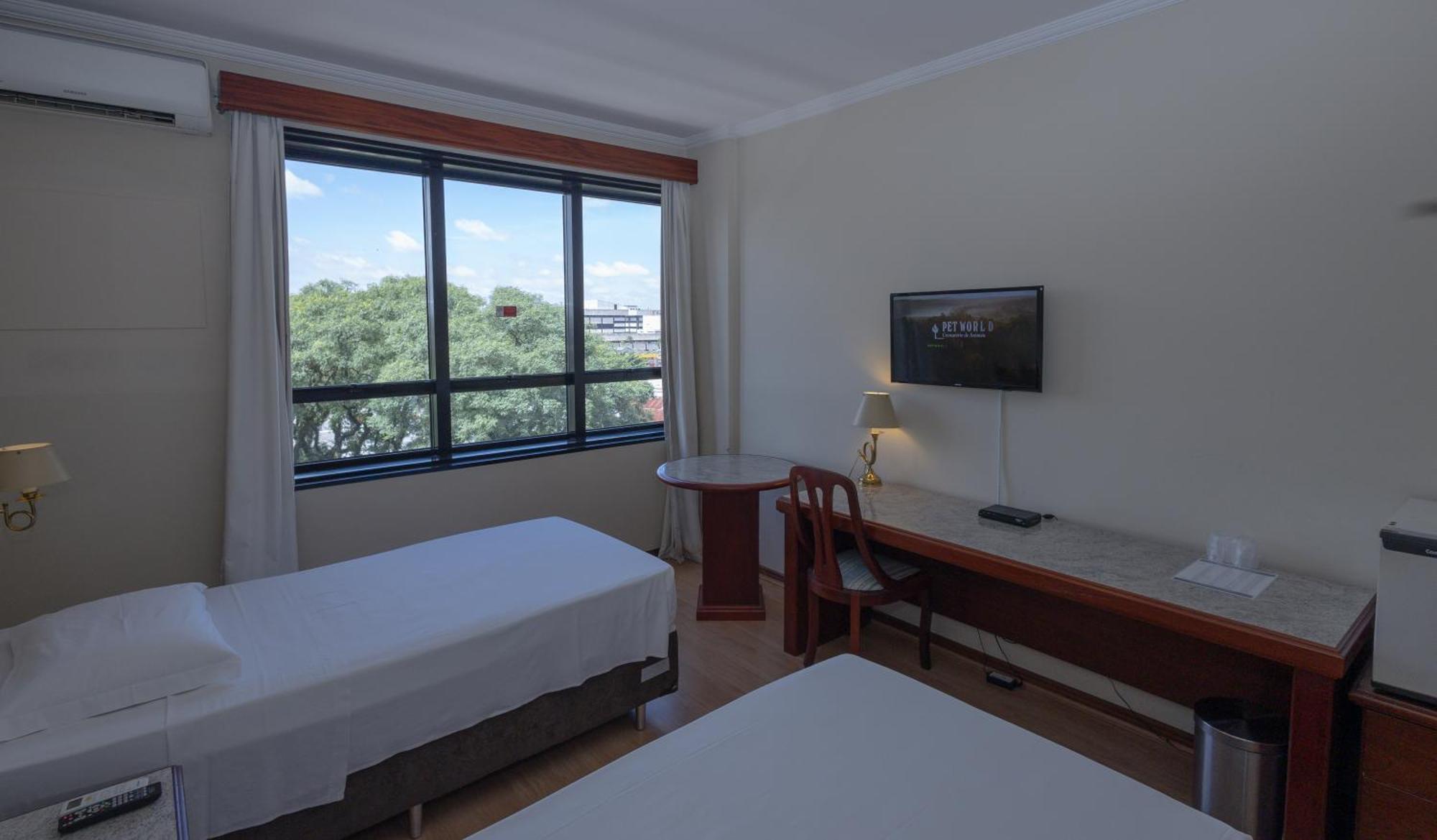 Lizon Curitiba Hotel Bagian luar foto